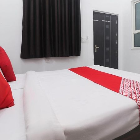 Oyo 67215 Shri Hit Radha Bhawan Hotel Vrindavan Room photo